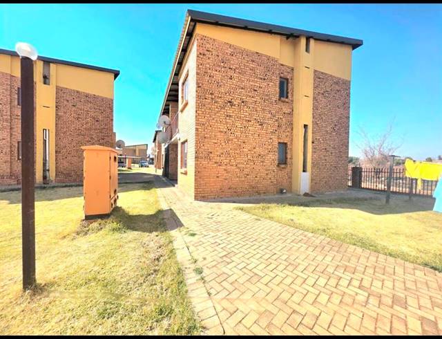 2 BEDROOM APARTMENT FOR SALE IN DAWN PARK